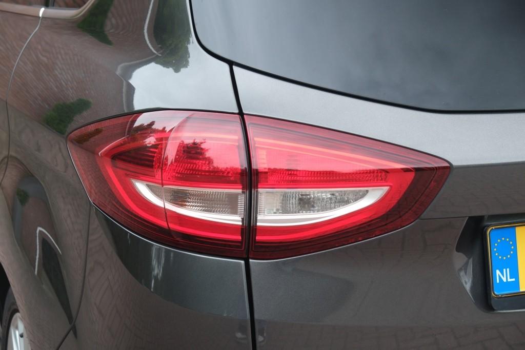 Ford C-MAX 1.5 EcoBoost 150pk Aut. Titanium | Navi | Climate | Camera | Leder | Electrische Achterklep | Trekhaak | Winter Pakket afbeelding 26