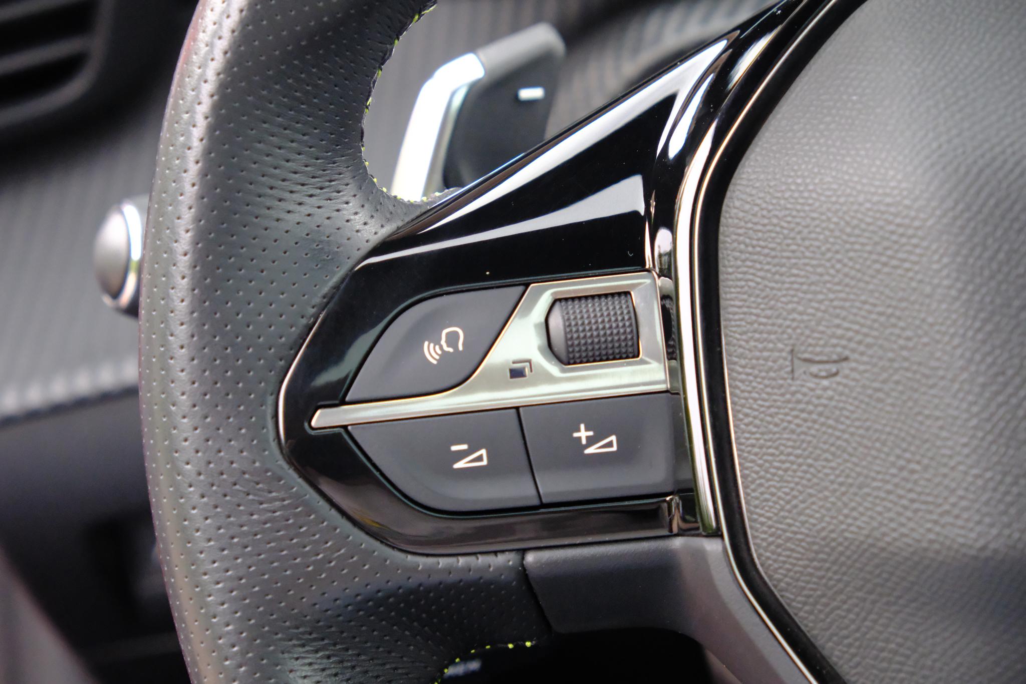 Peugeot 208 1.2 PureTech 130pk EAT8 GT-Line | Navi | App Connect | Climate | Adaptive Cruise | Panoramadak | Camera | Keyless | Blind Spot | Trekhaak afbeelding 11