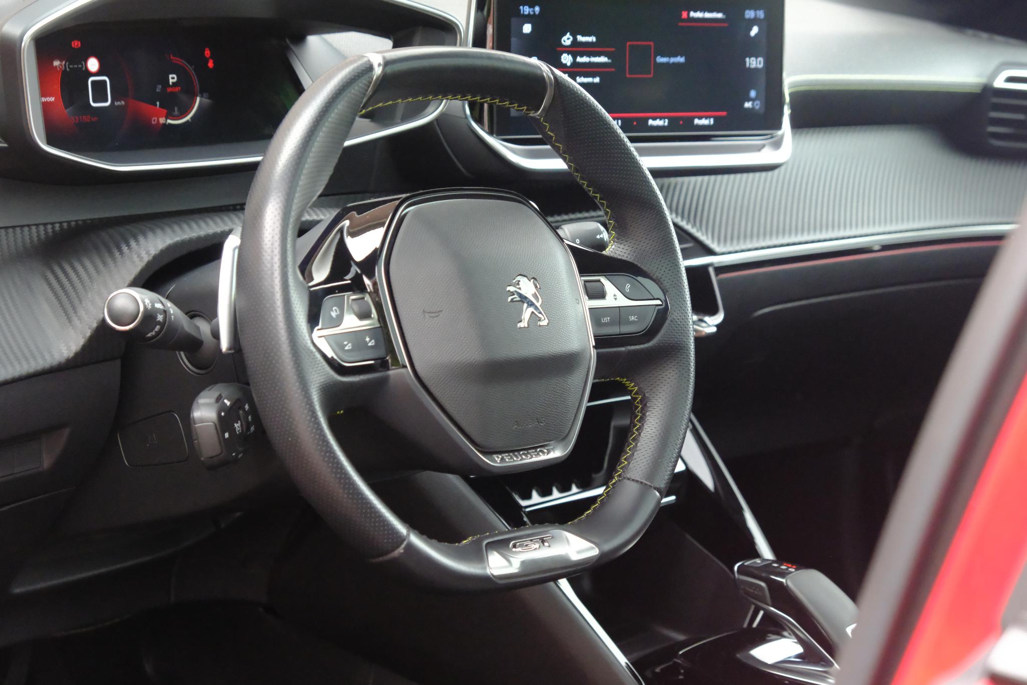 Peugeot 208 1.2 PureTech 130pk EAT8 GT-Line | Navi | App Connect | Climate | Adaptive Cruise | Panoramadak | Camera | Keyless | Blind Spot | Trekhaak afbeelding 7