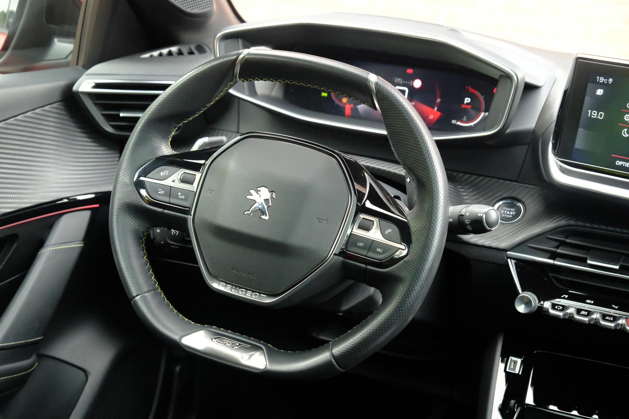 Peugeot 208 1.2 PureTech 130pk EAT8 GT-Line | Navi | App Connect | Climate | Adaptive Cruise | Panoramadak | Camera | Keyless | Blind Spot | Trekhaak afbeelding 9