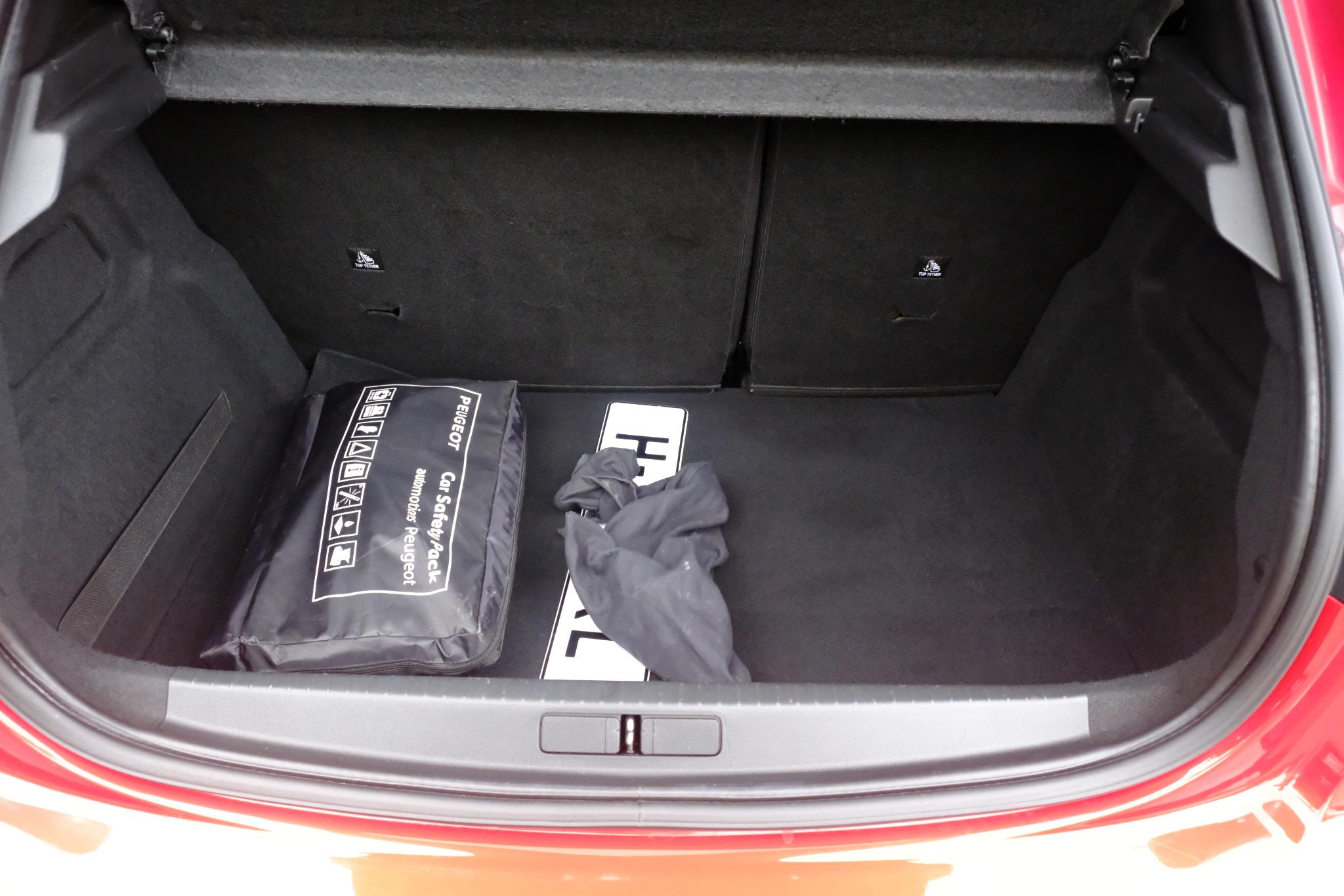 Peugeot 208 1.2 PureTech 130pk EAT8 GT-Line | Navi | App Connect | Climate | Adaptive Cruise | Panoramadak | Camera | Keyless | Blind Spot | Trekhaak afbeelding 25