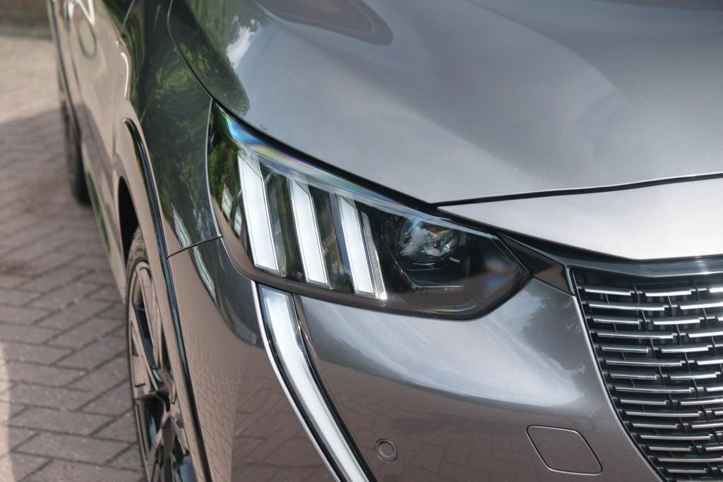 Peugeot 208 1.2 PureTech 100pk EAT8 GT | App-Connect | Navi | Climate | Panoramadak | Full LED | Camera afbeelding 2