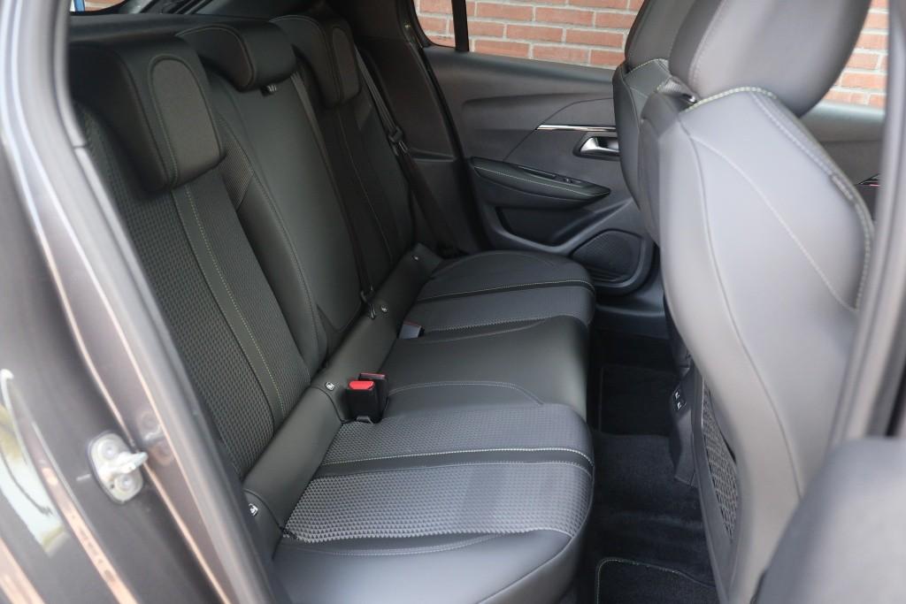 Peugeot 208 1.2 PureTech 100pk EAT8 GT | App-Connect | Navi | Climate | Panoramadak | Full LED | Camera afbeelding 3