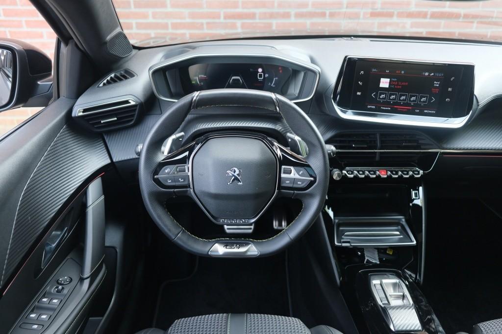 Peugeot 208 1.2 PureTech 100pk EAT8 GT | App-Connect | Navi | Climate | Panoramadak | Full LED | Camera afbeelding 14