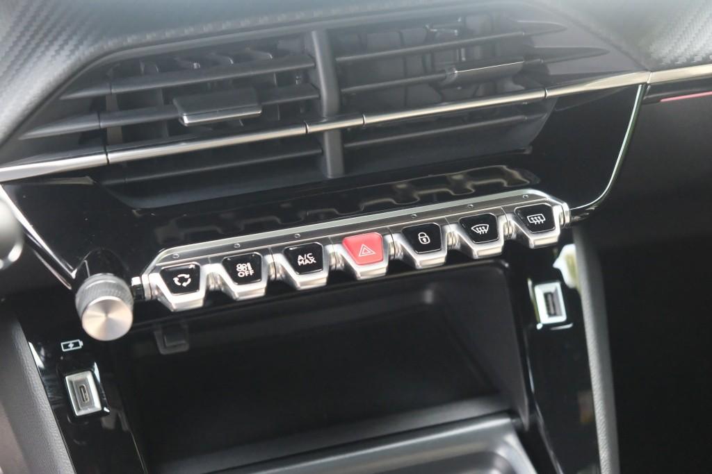 Peugeot 208 1.2 PureTech 100pk EAT8 GT | App-Connect | Navi | Climate | Panoramadak | Full LED | Camera afbeelding 20