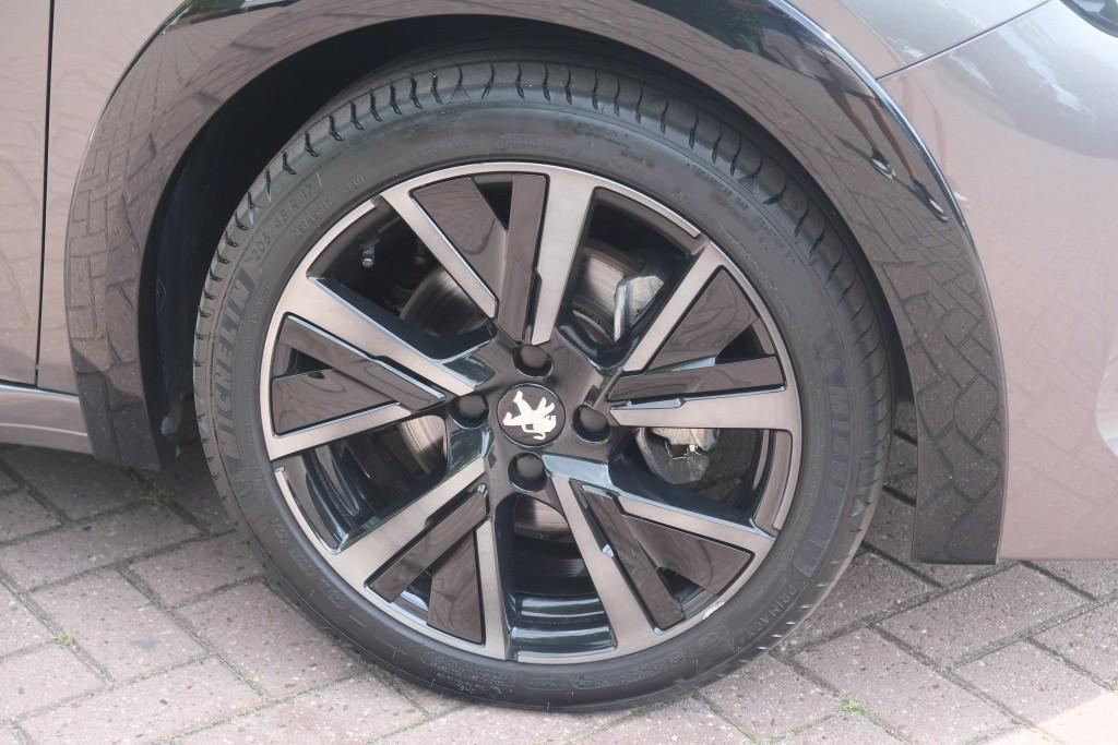 Peugeot 208 1.2 PureTech 100pk EAT8 GT | App-Connect | Navi | Climate | Panoramadak | Full LED | Camera afbeelding 25
