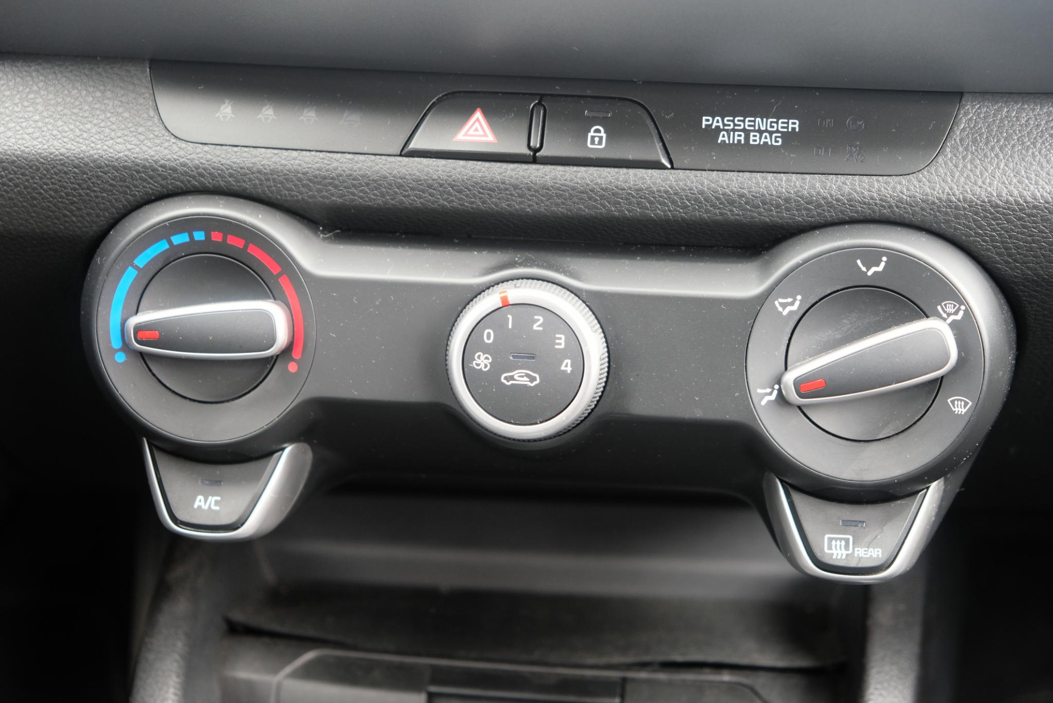 Kia Stonic 1.0 T-GDi 100pk DynamicLine | Navi | Trekhaak | Camera | Cruise afbeelding 13