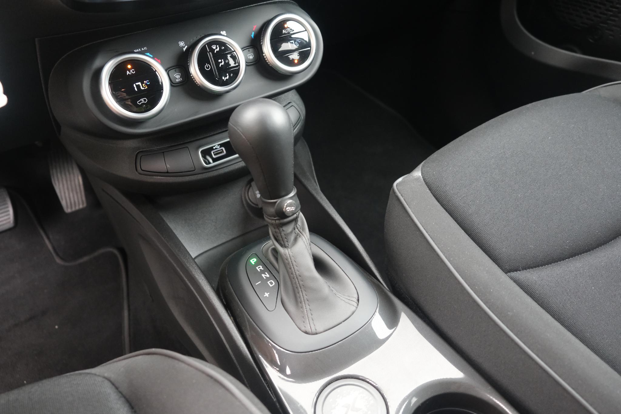 Fiat 500X 1.5 Hybrid 130pk DCT7 RED | App Connect | Climate | Cruise | Camera | PDC afbeelding 21