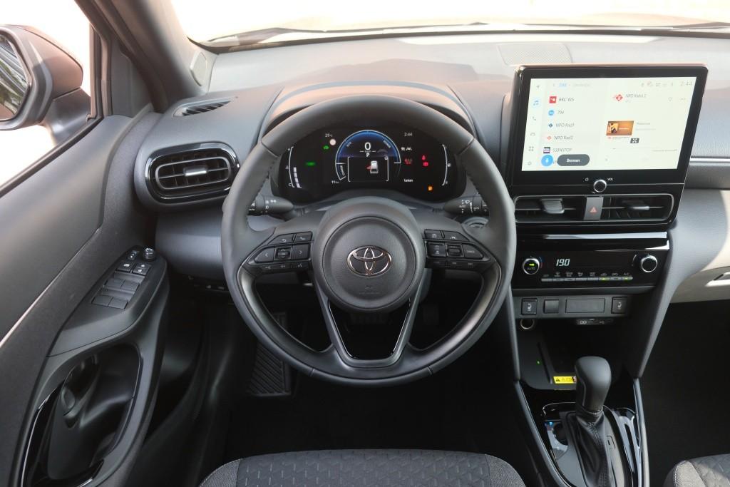 Toyota Yaris Cross 1.5 Hybrid 130pk CVT Teamplayer | App Connect | Climate | Adaptive Cruise | Full LED | Camera | Keyless | Blind Spot | Stoelverwarming afbeelding 15