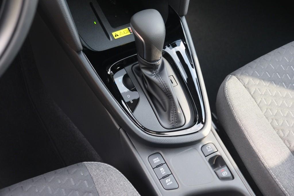 Toyota Yaris Cross 1.5 Hybrid 130pk CVT Teamplayer | App Connect | Climate | Adaptive Cruise | Full LED | Camera | Keyless | Blind Spot | Stoelverwarming afbeelding 21