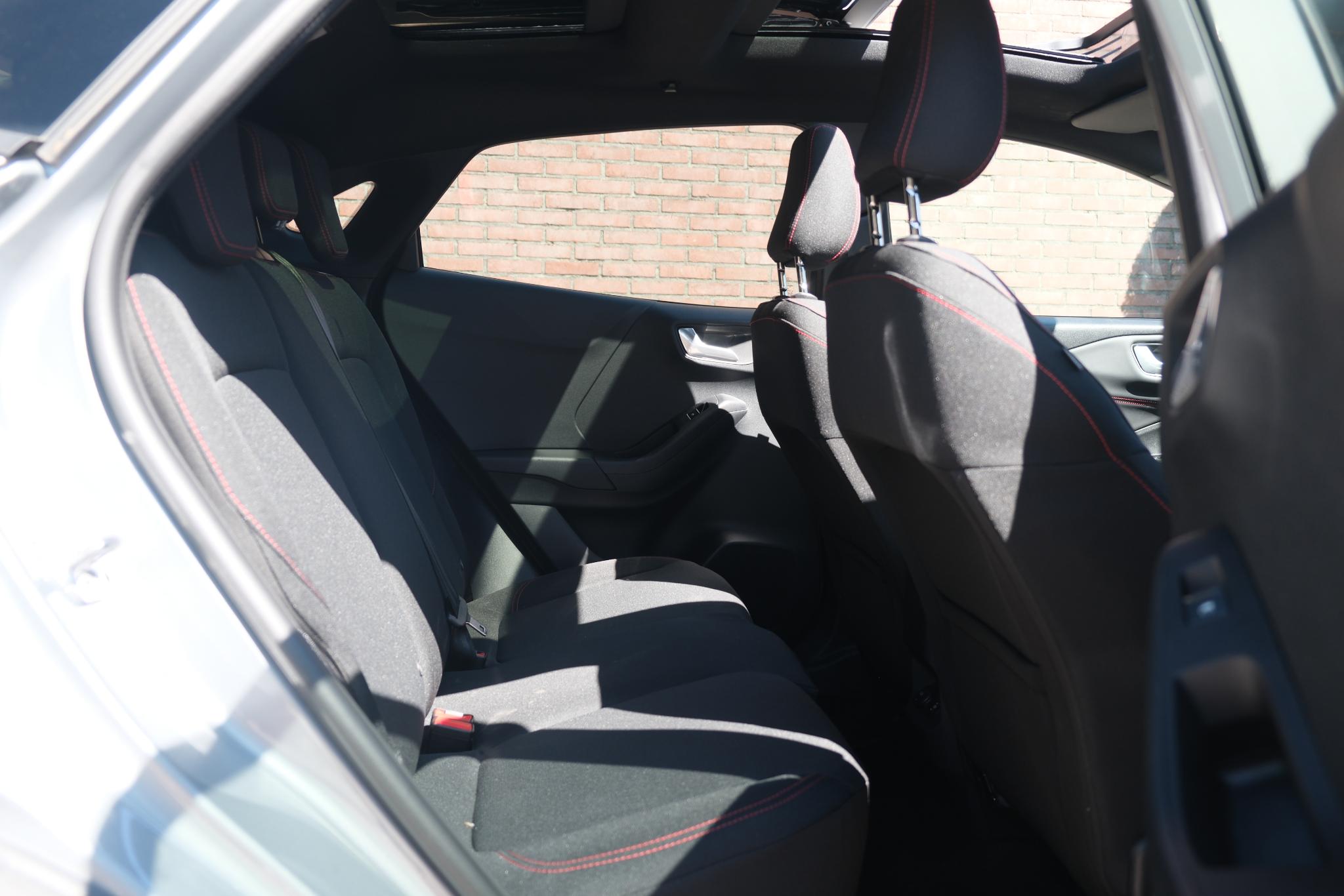 Ford Puma 1.0 EcoBoost Hybrid 125pk Aut. ST-Line | Nieuw Model ! | Navi | Climate | Adaptive Cruise | Camera | Panoramadak | Elektrische Achterklep | Trekhaak | Winter Pakket afbeelding 6