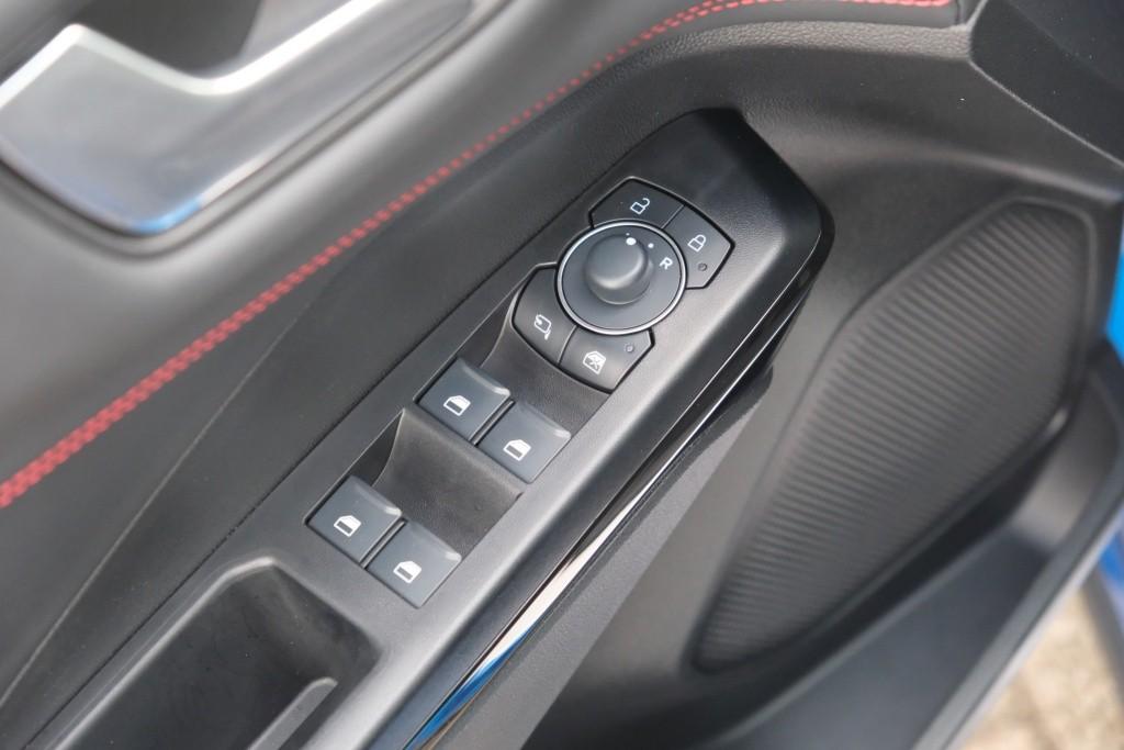 Ford Puma 1.0 EcoBoost Hybrid 125pk Aut. ST-Line | Nieuw Model ! | Navi | Climate | Adaptive Cruise | Camera | Panoramadak | Elektrische Achterklep | Trekhaak | Winter Pakket afbeelding 22
