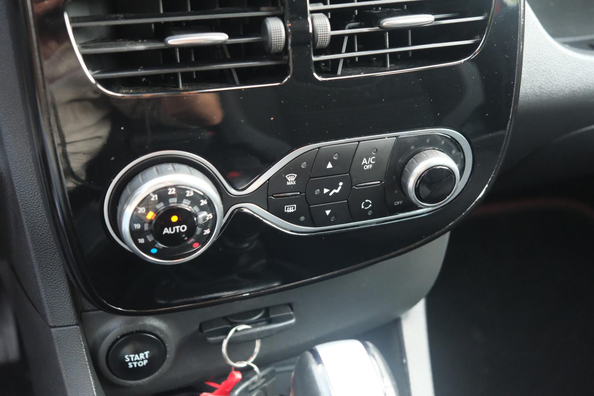 Renault Clio 1.2 TCe 120pk EDC Estate Dynamique | Navi | Climate | Cruise | Keyless | PDC afbeelding 19