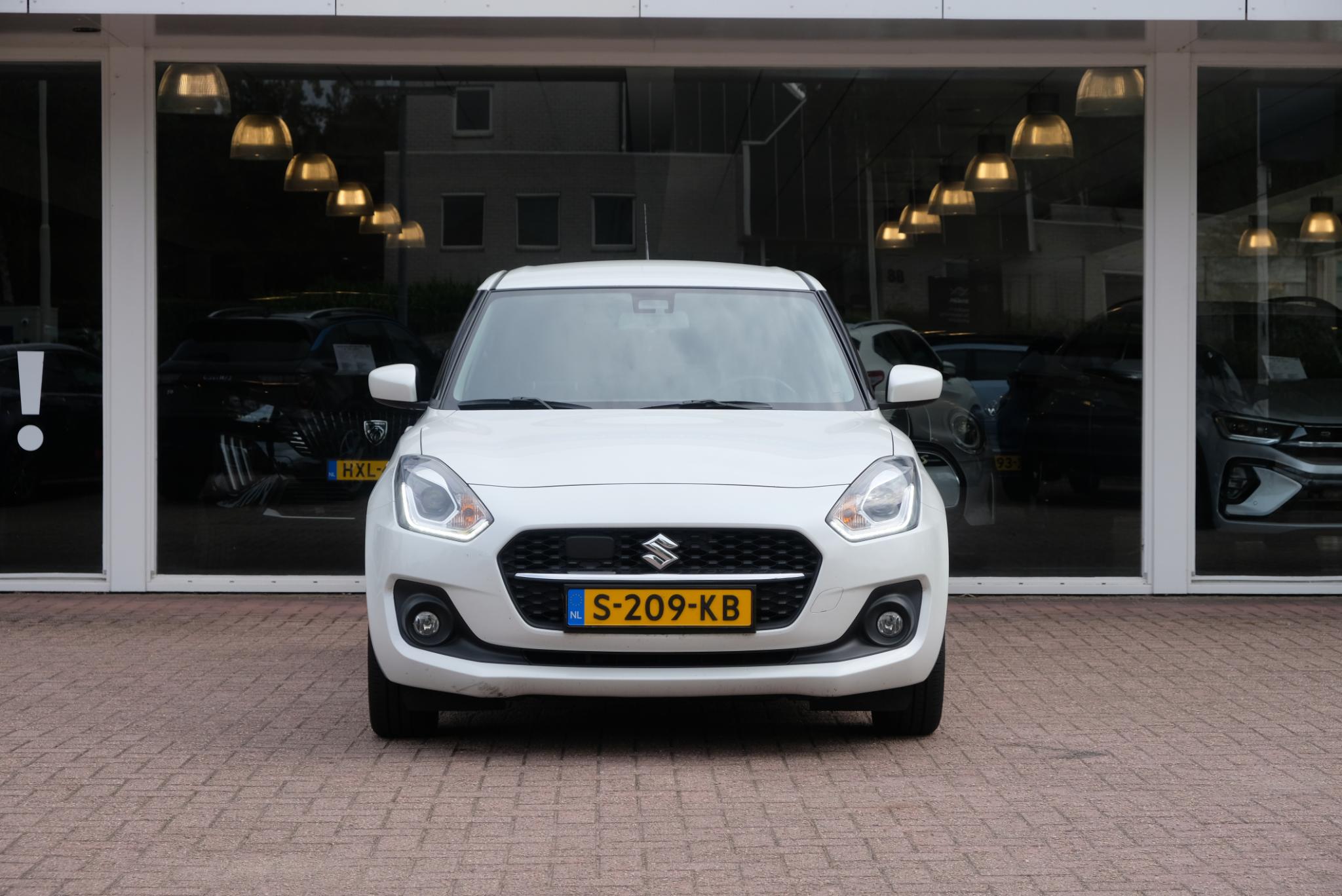 Suzuki Swift 1.2 83pk Select Smart Hybrid | App Connect | Airco | Adaptive Cruise | Camera | Stoelverwarming | Trekhaak afbeelding 3