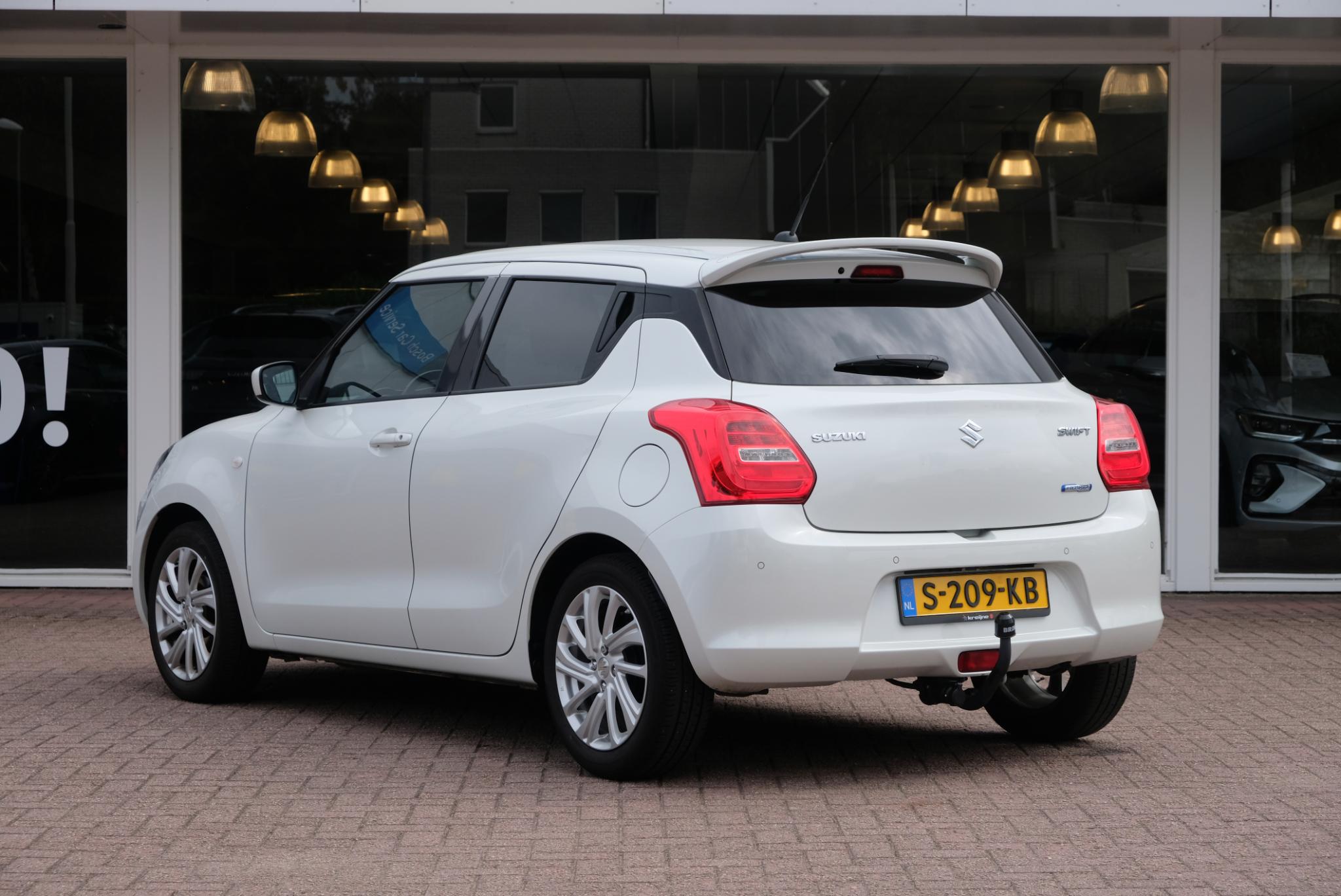 Suzuki Swift 1.2 83pk Select Smart Hybrid | App Connect | Airco | Adaptive Cruise | Camera | Stoelverwarming | Trekhaak afbeelding 23