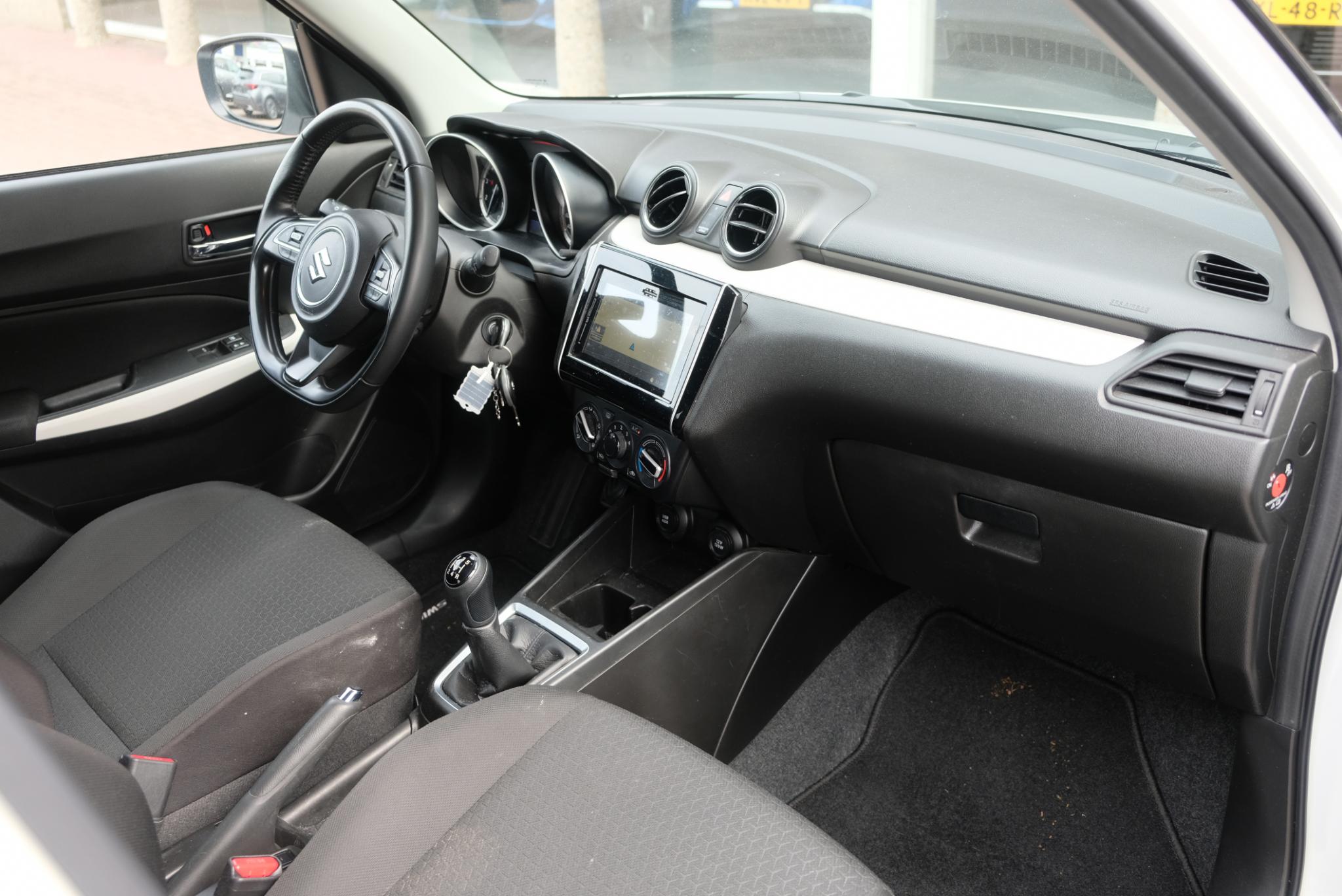 Suzuki Swift 1.2 83pk Select Smart Hybrid | App Connect | Airco | Adaptive Cruise | Camera | Stoelverwarming | Trekhaak afbeelding 9