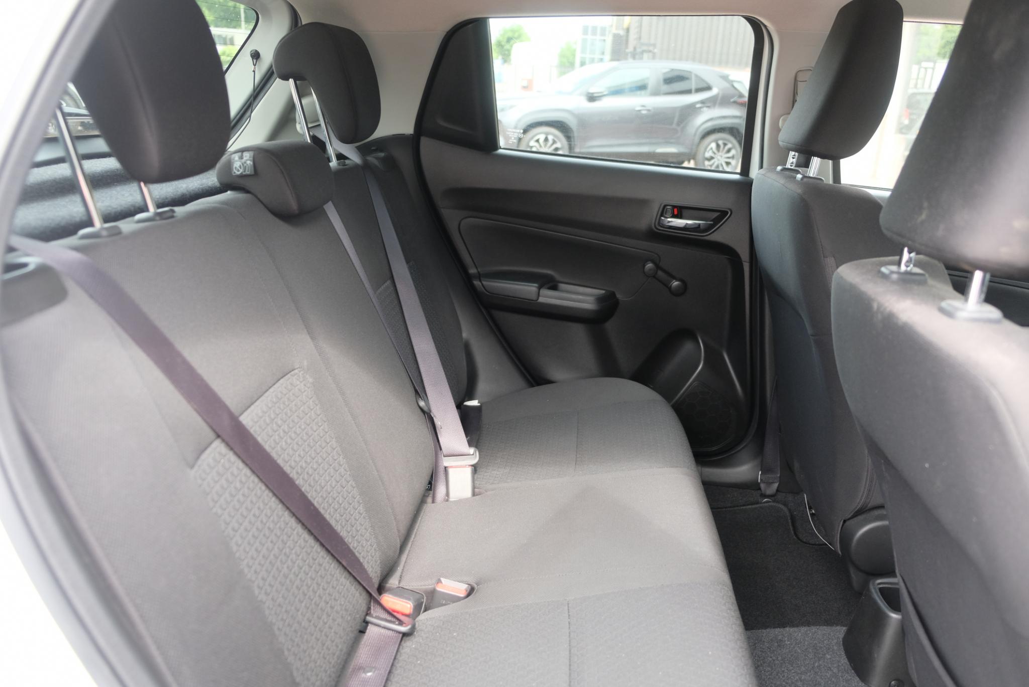 Suzuki Swift 1.2 83pk Select Smart Hybrid | App Connect | Airco | Adaptive Cruise | Camera | Stoelverwarming | Trekhaak afbeelding 10