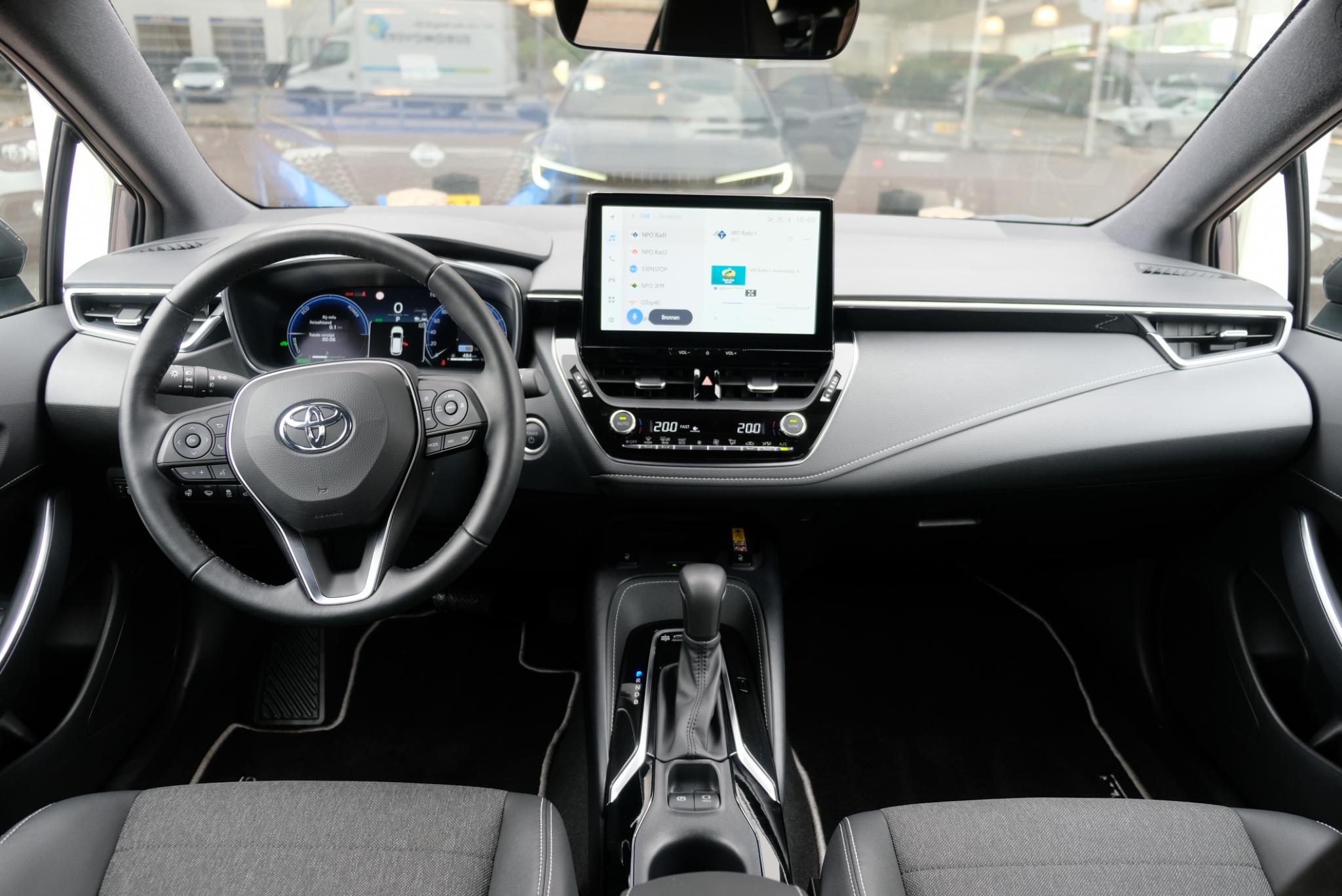 Toyota Corolla 1.8 Hybrid 140pk CVT Touring Sport Dynamic Toyota Corolla 1.8 Hybrid 140pk CVT Touring Sports First Edition | Navi | Climate | Adaptive Cruise | Keyless | Camera | Elektrische Achterklep afbeelding 2
