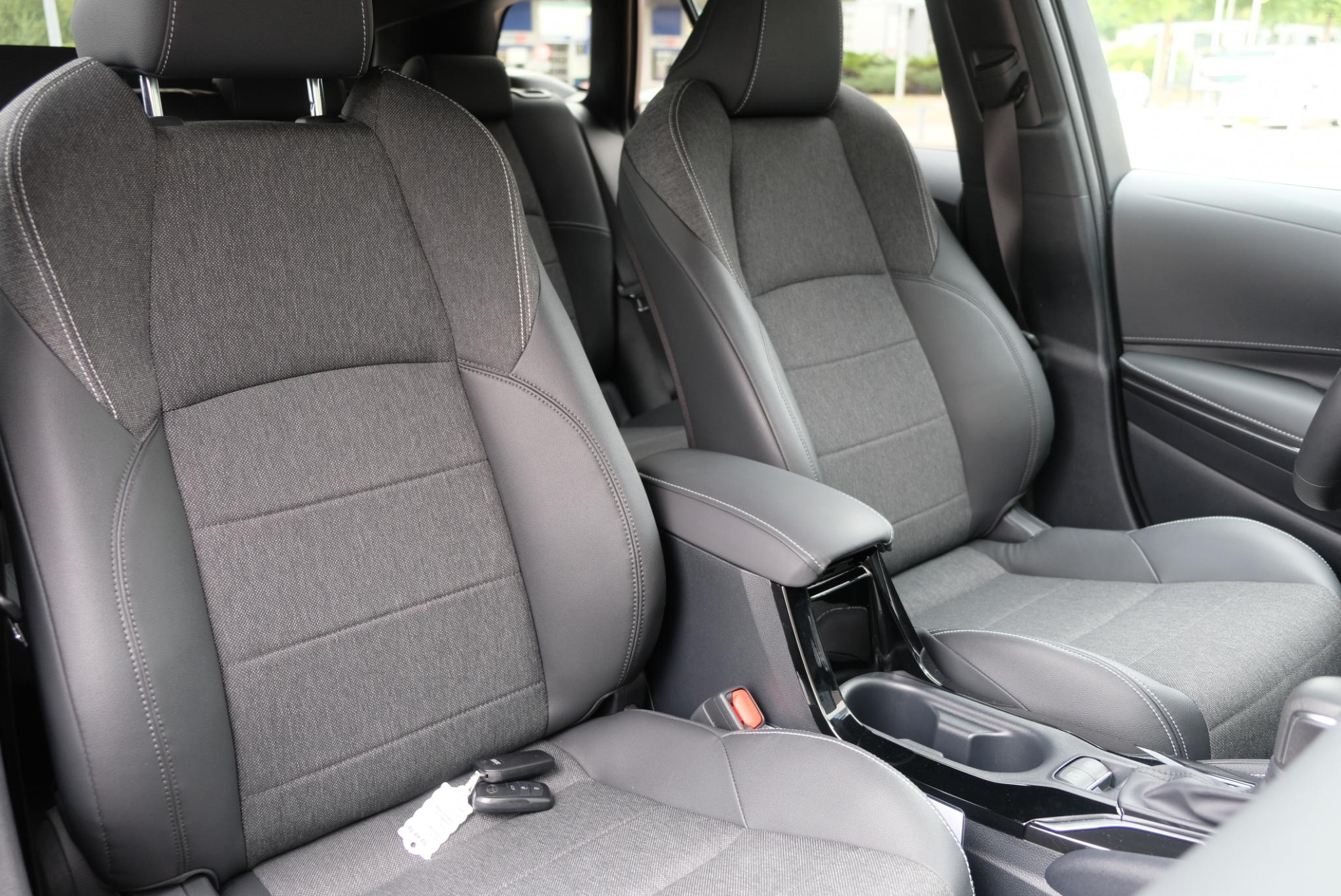 Toyota Corolla 1.8 Hybrid 140pk CVT Touring Sport Dynamic Toyota Corolla 1.8 Hybrid 140pk CVT Touring Sports First Edition | Navi | Climate | Adaptive Cruise | Keyless | Camera | Elektrische Achterklep afbeelding 8