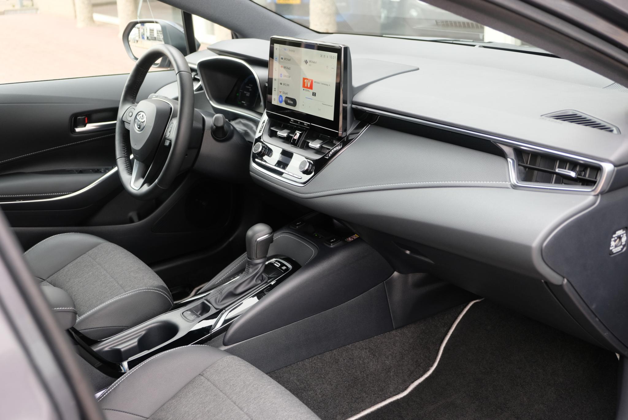 Toyota Corolla 1.8 Hybrid 140pk CVT Touring Sport Dynamic Toyota Corolla 1.8 Hybrid 140pk CVT Touring Sports First Edition | Navi | Climate | Adaptive Cruise | Keyless | Camera | Elektrische Achterklep afbeelding 9