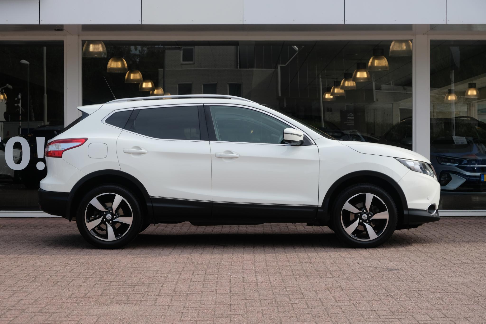 Nissan QASHQAI 1.2 DIG-T 115pk N-Connecta | Climate | 360° Camera | Navi | Panoramadak afbeelding 4