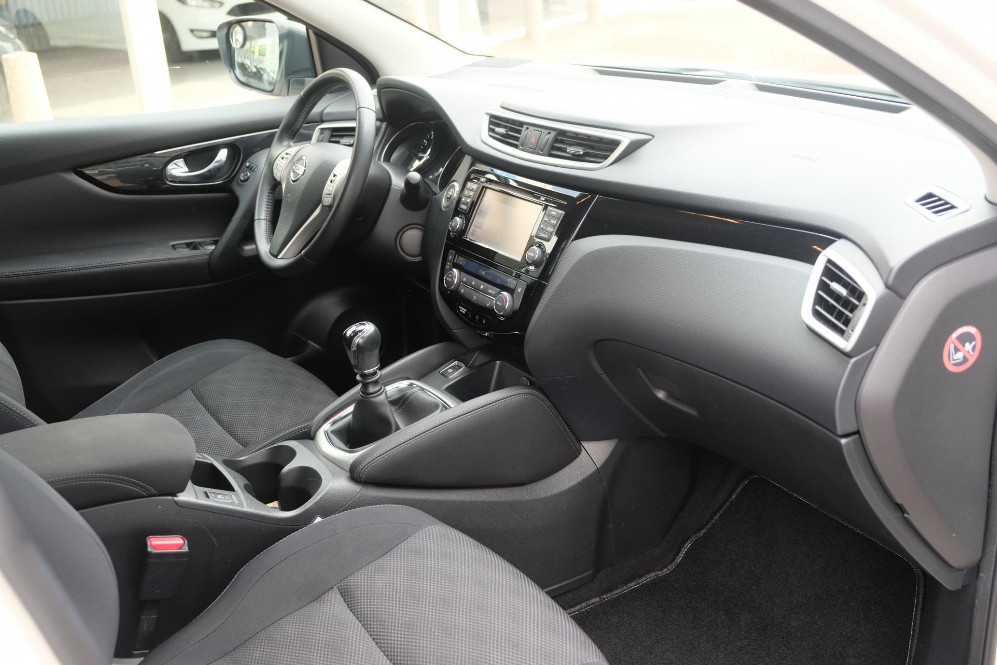 Nissan QASHQAI 1.2 DIG-T 115pk N-Connecta | Climate | 360° Camera | Navi | Panoramadak afbeelding 9