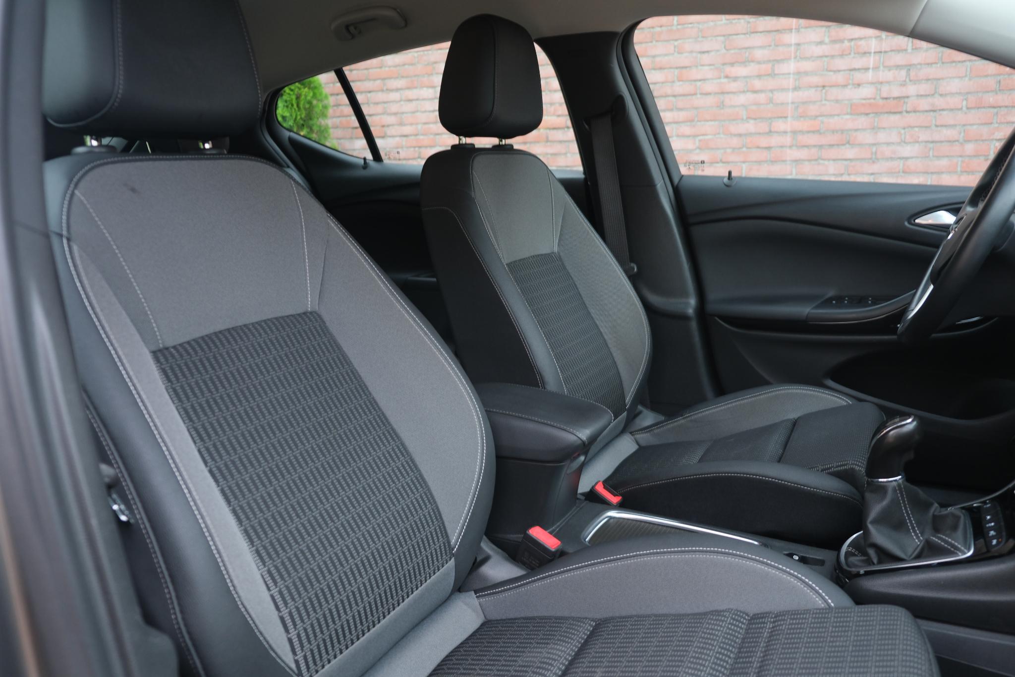 Opel Astra 1.2 Turbo 130pk 5-drs Elegance | Navi | App Connect | Climate | Cruise | Keyless | Camera | PDC | Trekhaak afbeelding 4