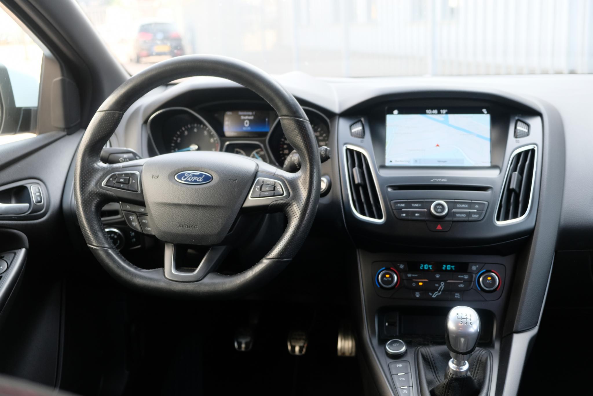 Ford Focus 1.0 EcoBoost 125pk ST-Line | Navi | 18" velgen | Parkassist | Climate | Cruise afbeelding 7