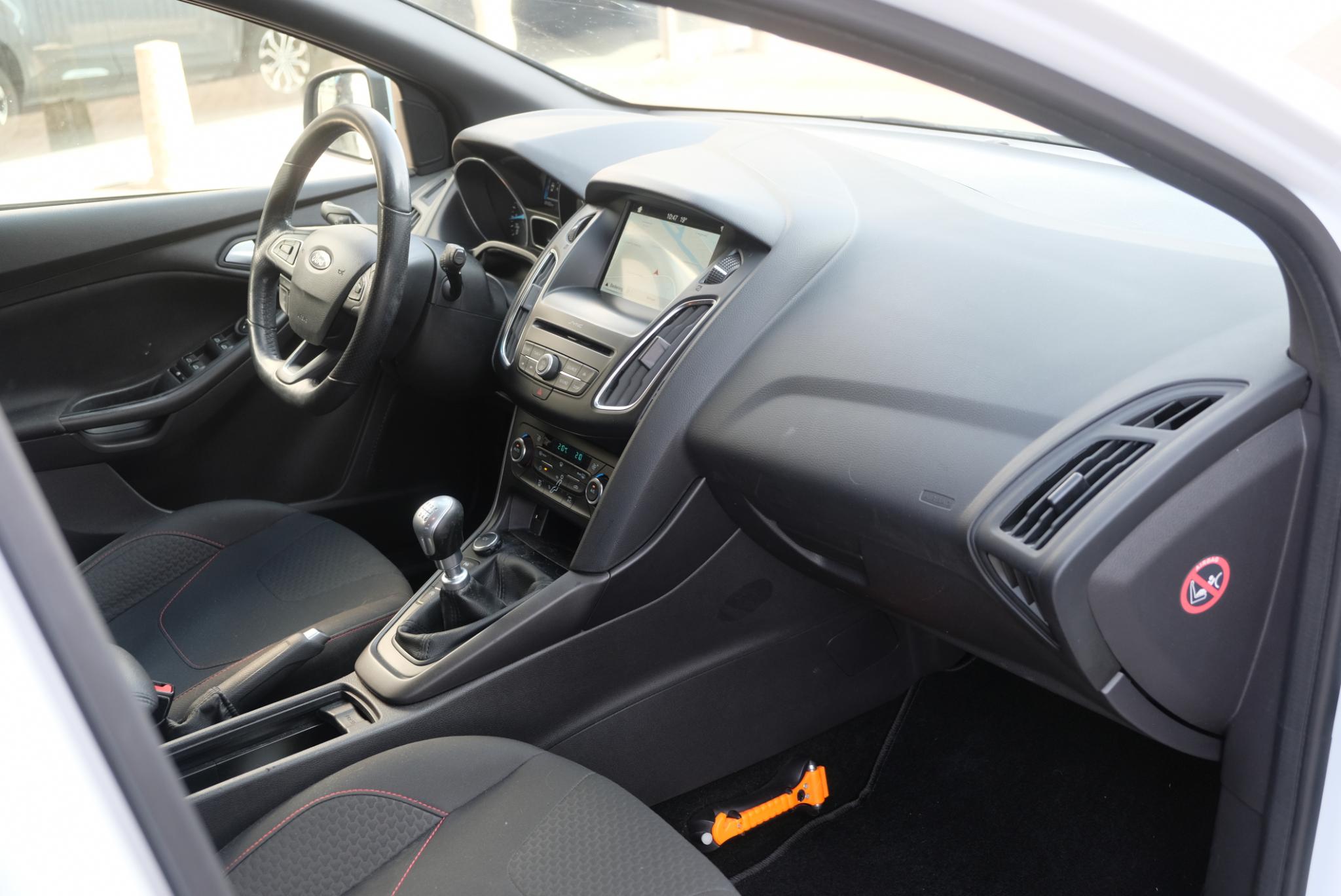 Ford Focus 1.0 EcoBoost 125pk ST-Line | Navi | 18" velgen | Parkassist | Climate | Cruise afbeelding 8