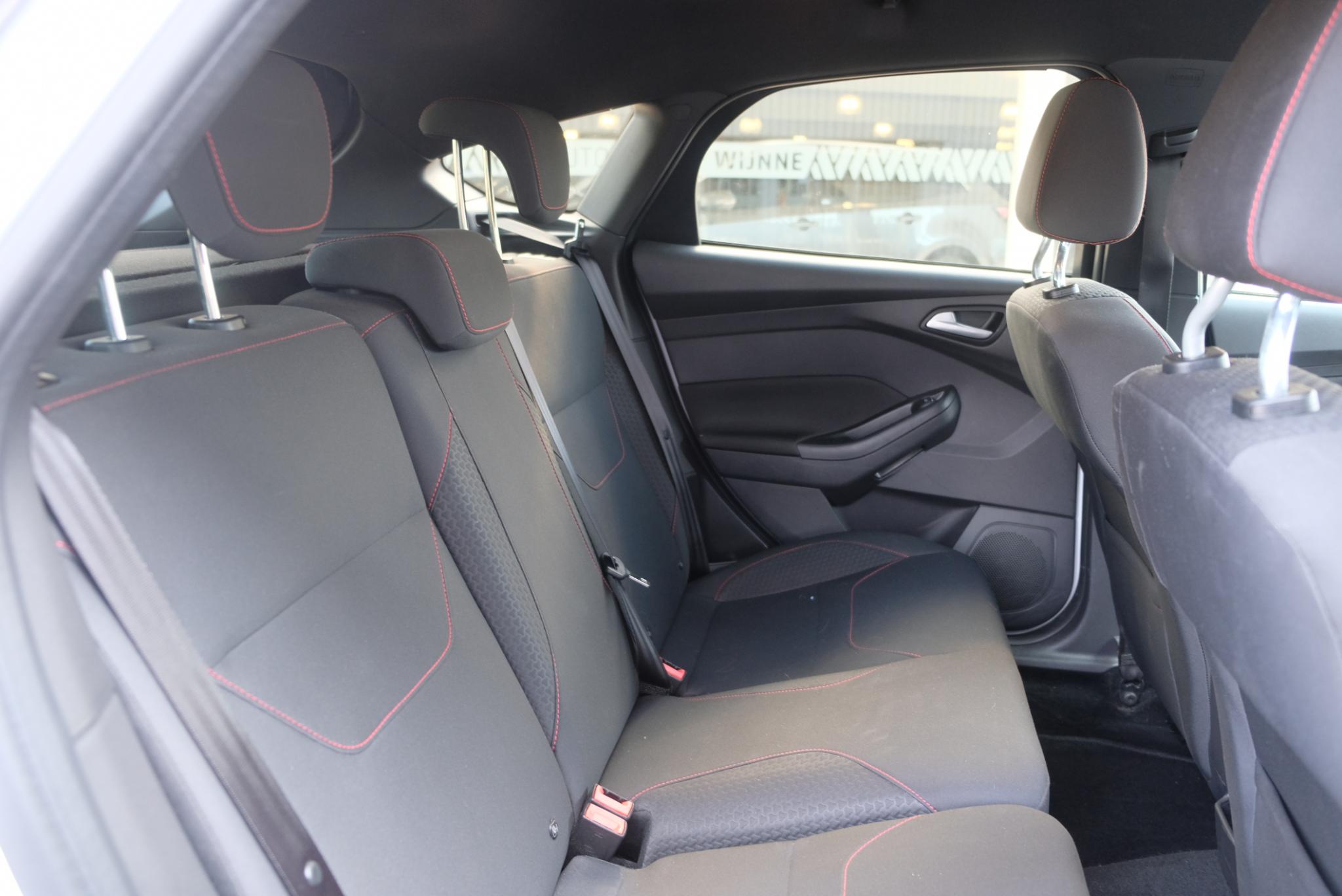 Ford Focus 1.0 EcoBoost 125pk ST-Line | Navi | 18" velgen | Parkassist | Climate | Cruise afbeelding 10