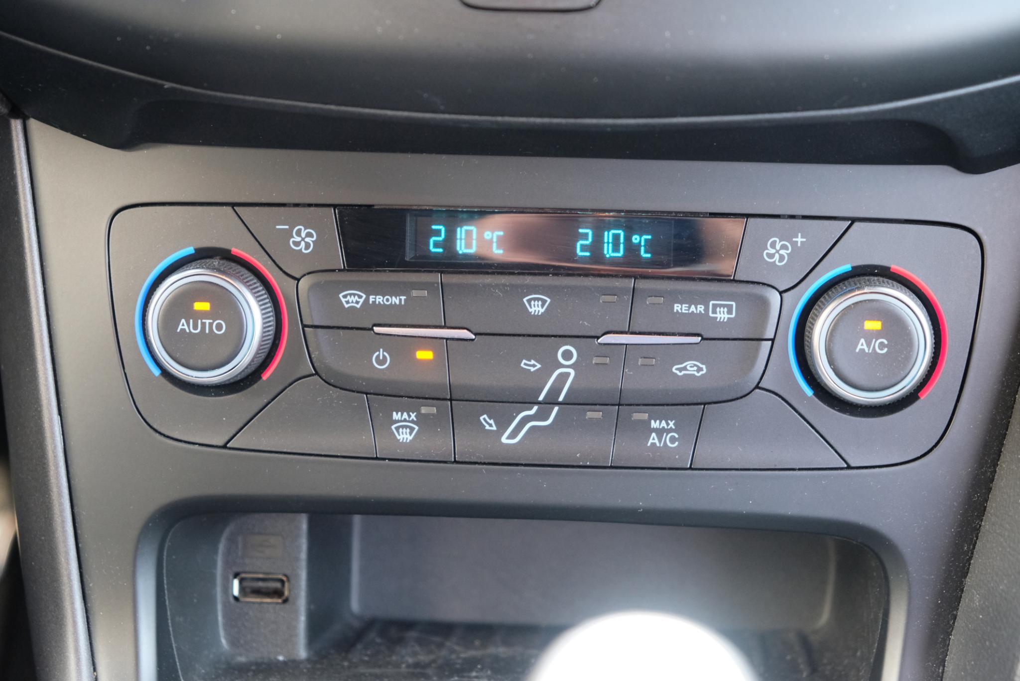Ford Focus 1.0 EcoBoost 125pk ST-Line | Navi | 18" velgen | Parkassist | Climate | Cruise afbeelding 13
