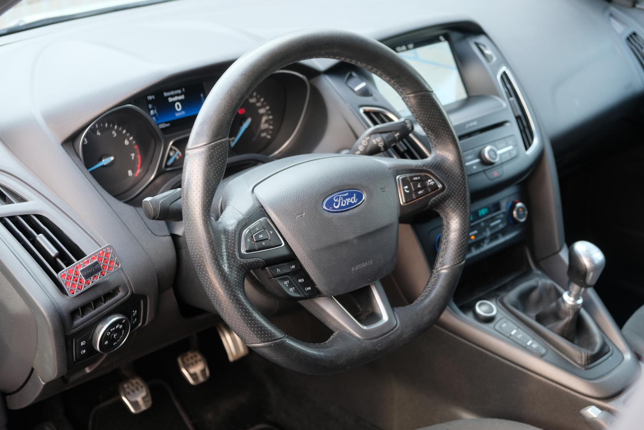 Ford Focus 1.0 EcoBoost 125pk ST-Line | Navi | 18" velgen | Parkassist | Climate | Cruise afbeelding 18