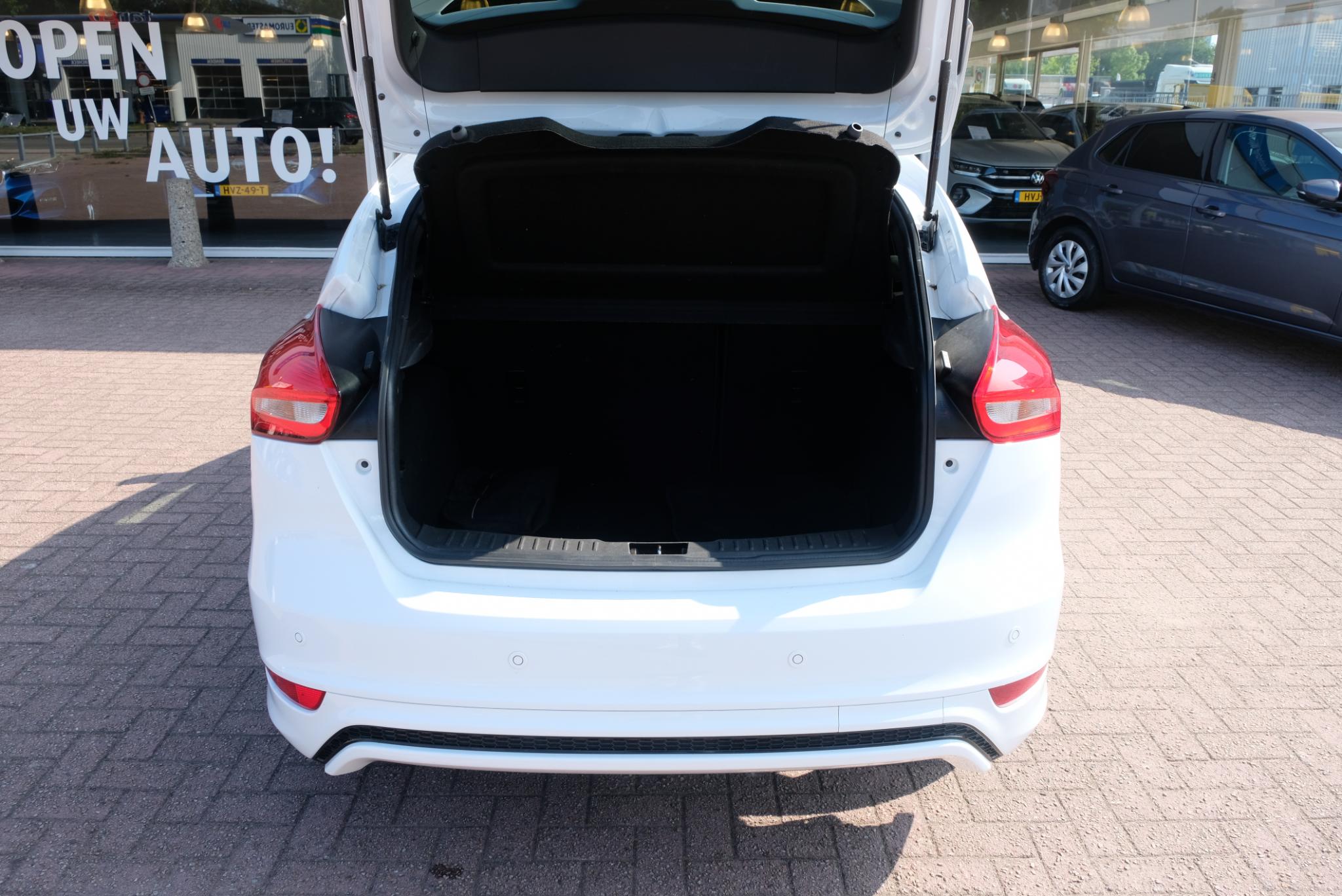 Ford Focus 1.0 EcoBoost 125pk ST-Line | Navi | 18" velgen | Parkassist | Climate | Cruise afbeelding 21