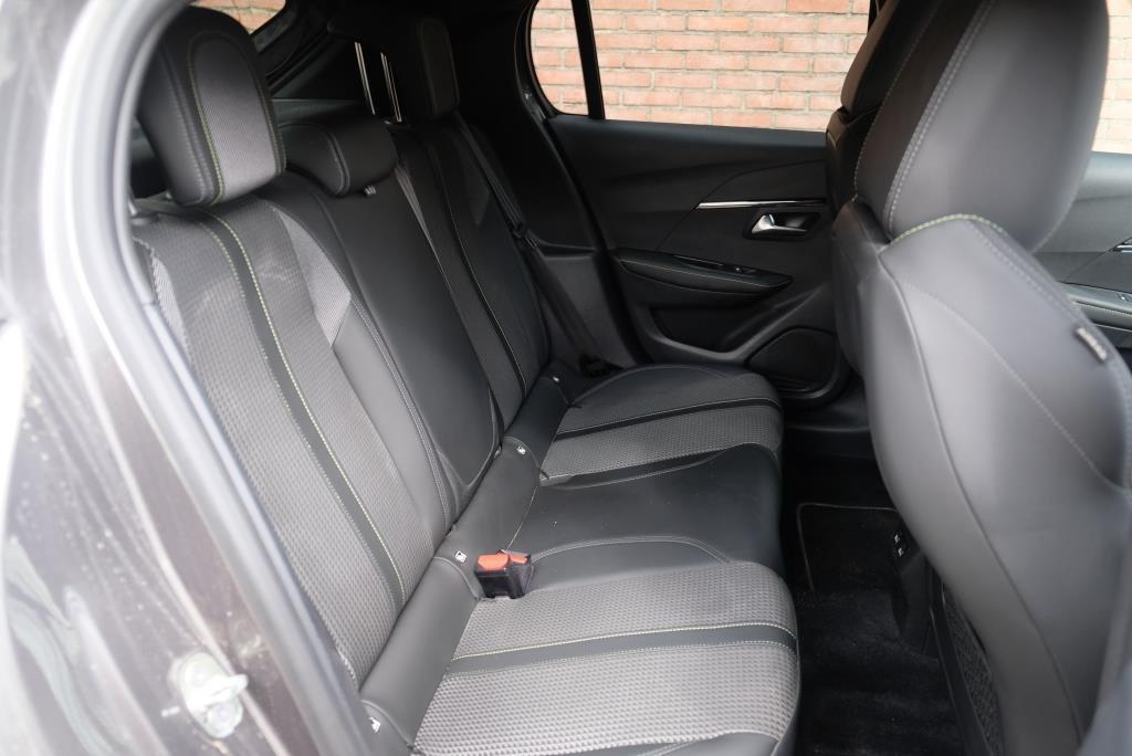 Peugeot 208 1.2 PureTech 100pk GT | Navi | App Connect | Adaptive Cruise | Full LED | Camera | 17" velgen afbeelding 3