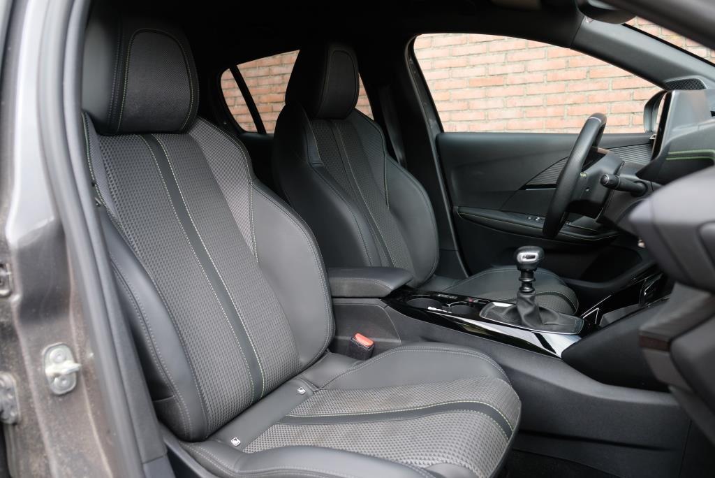 Peugeot 208 1.2 PureTech 100pk GT | Navi | App Connect | Adaptive Cruise | Full LED | Camera | 17" velgen afbeelding 6