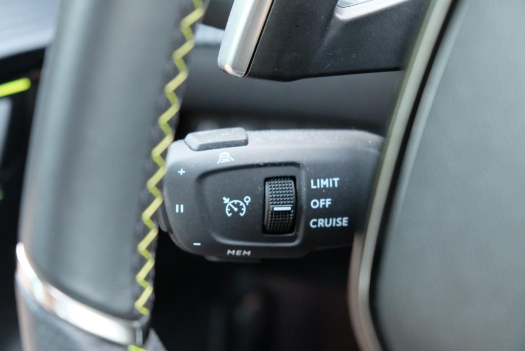 Peugeot 208 1.2 PureTech 100pk GT | Navi | App Connect | Adaptive Cruise | Full LED | Camera | 17" velgen afbeelding 11
