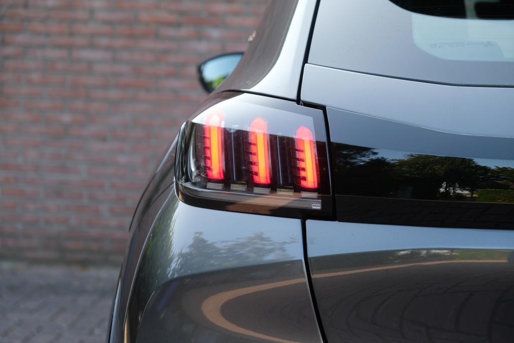 Peugeot 208 1.2 PureTech 100pk GT | Navi | App Connect | Adaptive Cruise | Full LED | Camera | 17" velgen afbeelding 25