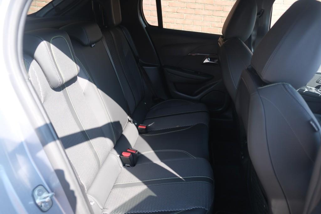 Peugeot 208 1.2 Hybrid 145pk e-DCS6 GT | App Connect | Climate | Adaptive Cruise | Keyless | Camera | Blind Spot | PDC afbeelding 2