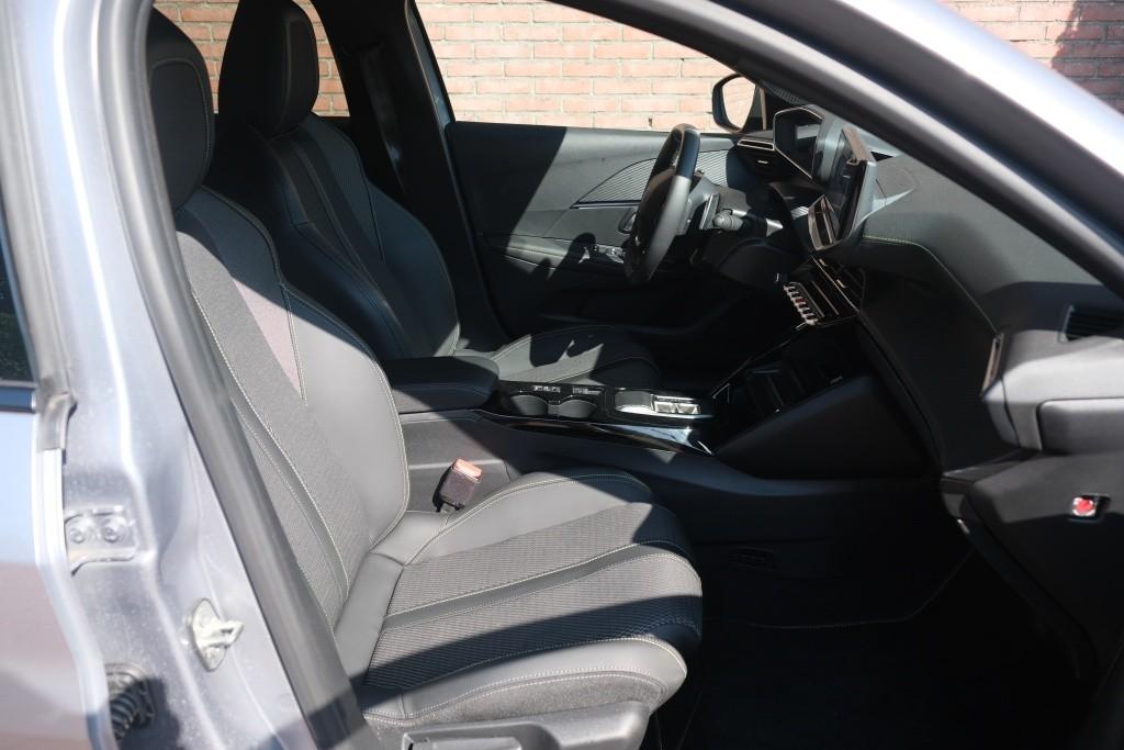 Peugeot 208 1.2 Hybrid 145pk e-DCS6 GT | App Connect | Climate | Adaptive Cruise | Keyless | Camera | Blind Spot | PDC afbeelding 3