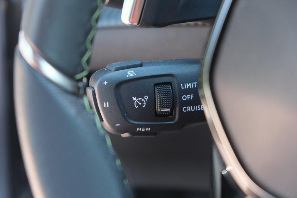 Peugeot 208 1.2 Hybrid 145pk e-DCS6 GT | App Connect | Climate | Adaptive Cruise | Keyless | Camera | Blind Spot | PDC afbeelding 11