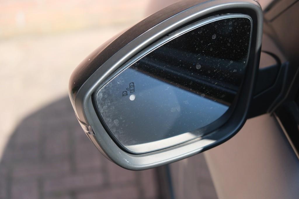 Peugeot 208 1.2 Hybrid 145pk e-DCS6 GT | App Connect | Climate | Adaptive Cruise | Keyless | Camera | Blind Spot | PDC afbeelding 26