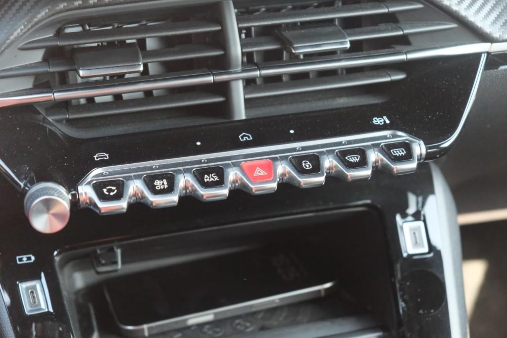 Peugeot 208 1.2 Hybrid 145pk e-DCS6 GT | App Connect | Climate | Adaptive Cruise | Keyless | Camera | Blind Spot | PDC afbeelding 20
