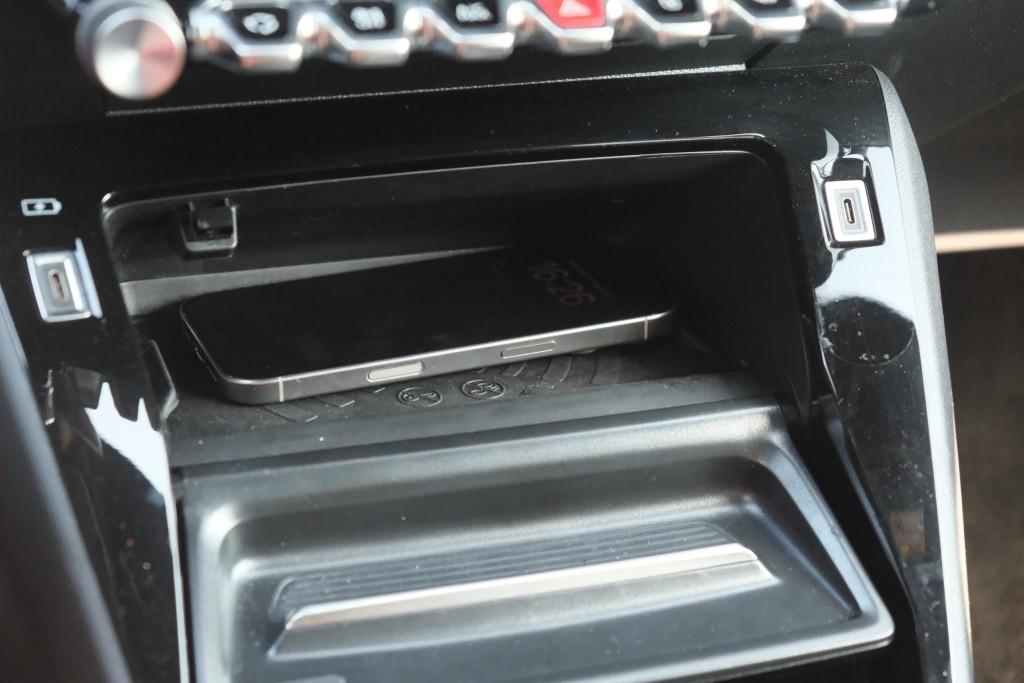 Peugeot 208 1.2 Hybrid 145pk e-DCS6 GT | App Connect | Climate | Adaptive Cruise | Keyless | Camera | Blind Spot | PDC afbeelding 21