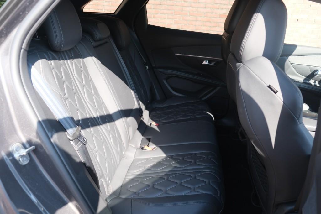 Peugeot 3008 1.2 Hybrid 145pk e-DCS6 Allure Pack Business | Navi | App Connect | Cruise | Climate | Keyless | Camera | Elektrische Achterklep afbeelding 3