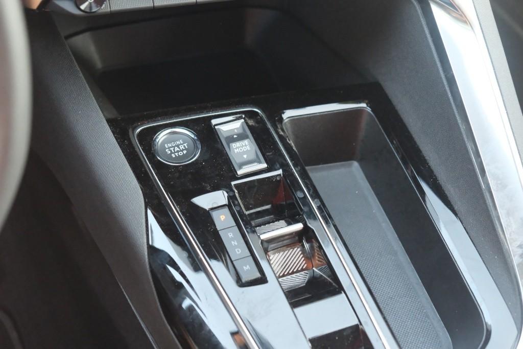 Peugeot 3008 1.2 Hybrid 145pk e-DCS6 Allure Pack Business | Navi | App Connect | Cruise | Climate | Keyless | Camera | Elektrische Achterklep afbeelding 23