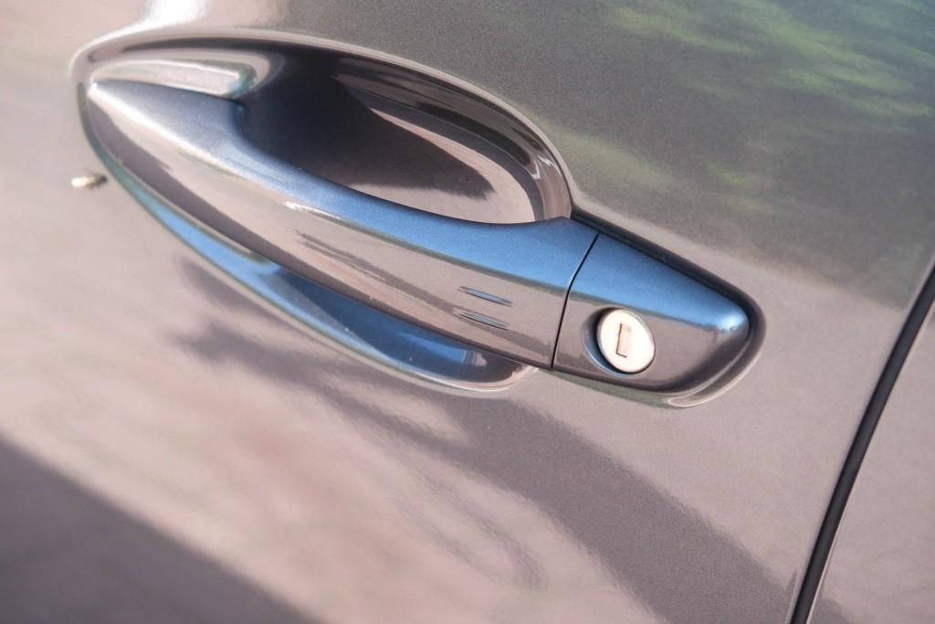 Peugeot 3008 1.2 Hybrid 145pk e-DCS6 Allure Pack Business | Navi | App Connect | Cruise | Climate | Keyless | Camera | Elektrische Achterklep afbeelding 27