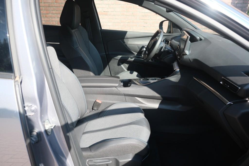 Peugeot 3008 1.6 Plug-in HYbrid 180pk EAT8 Allure Pack Business | Navi | App Connect | Adaptive Cruise | Climate | Keyless | Camera | Blind Spot afbeelding 4