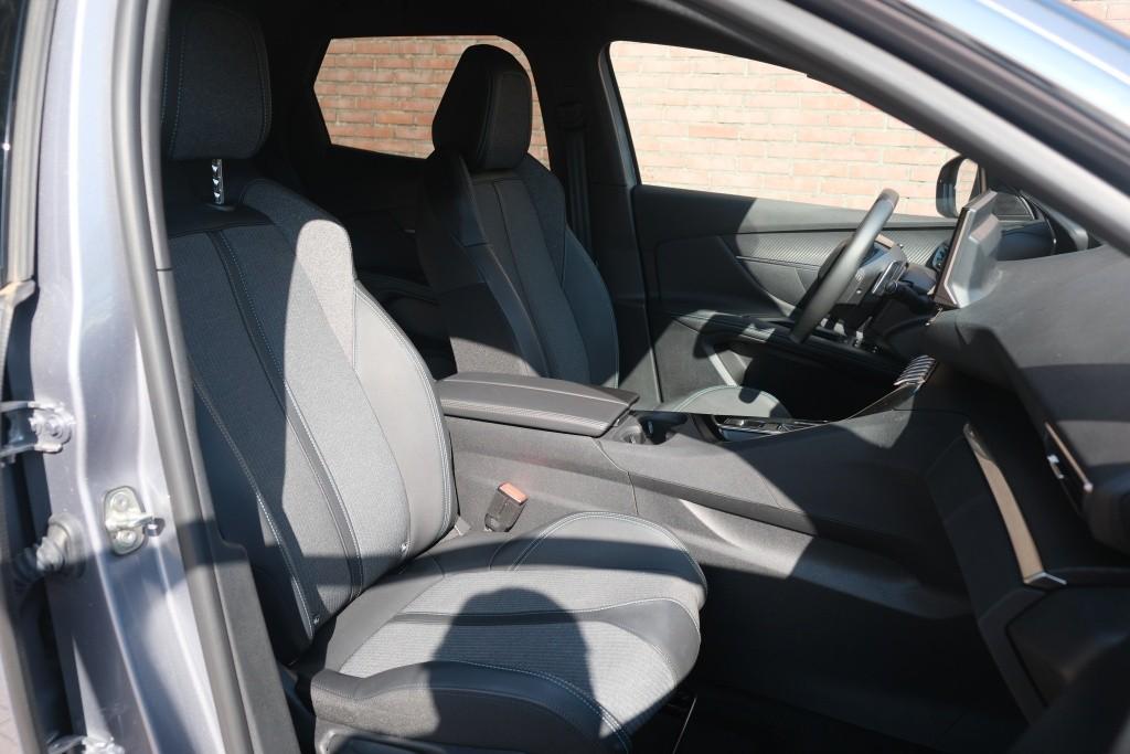 Peugeot 3008 1.6 Plug-in HYbrid 180pk EAT8 Allure Pack Business | Navi | App Connect | Adaptive Cruise | Climate | Keyless | Camera | Blind Spot afbeelding 6