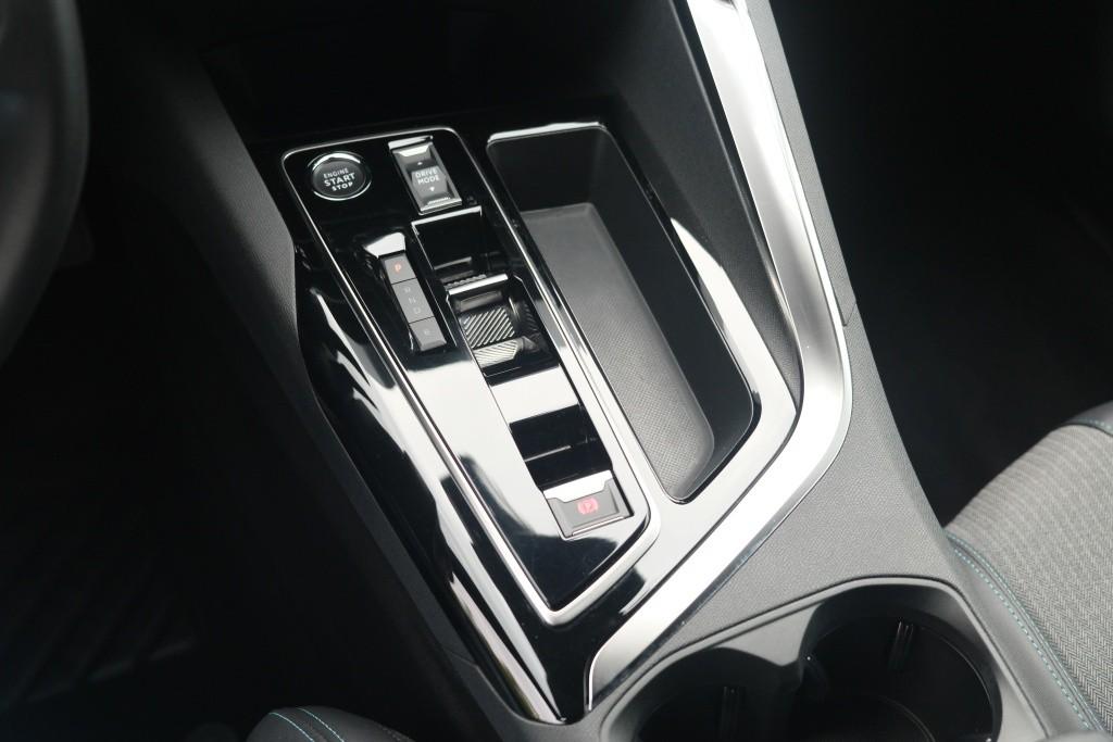 Peugeot 3008 1.6 Plug-in HYbrid 180pk EAT8 Allure Pack Business | Navi | App Connect | Adaptive Cruise | Climate | Keyless | Camera | Blind Spot afbeelding 23