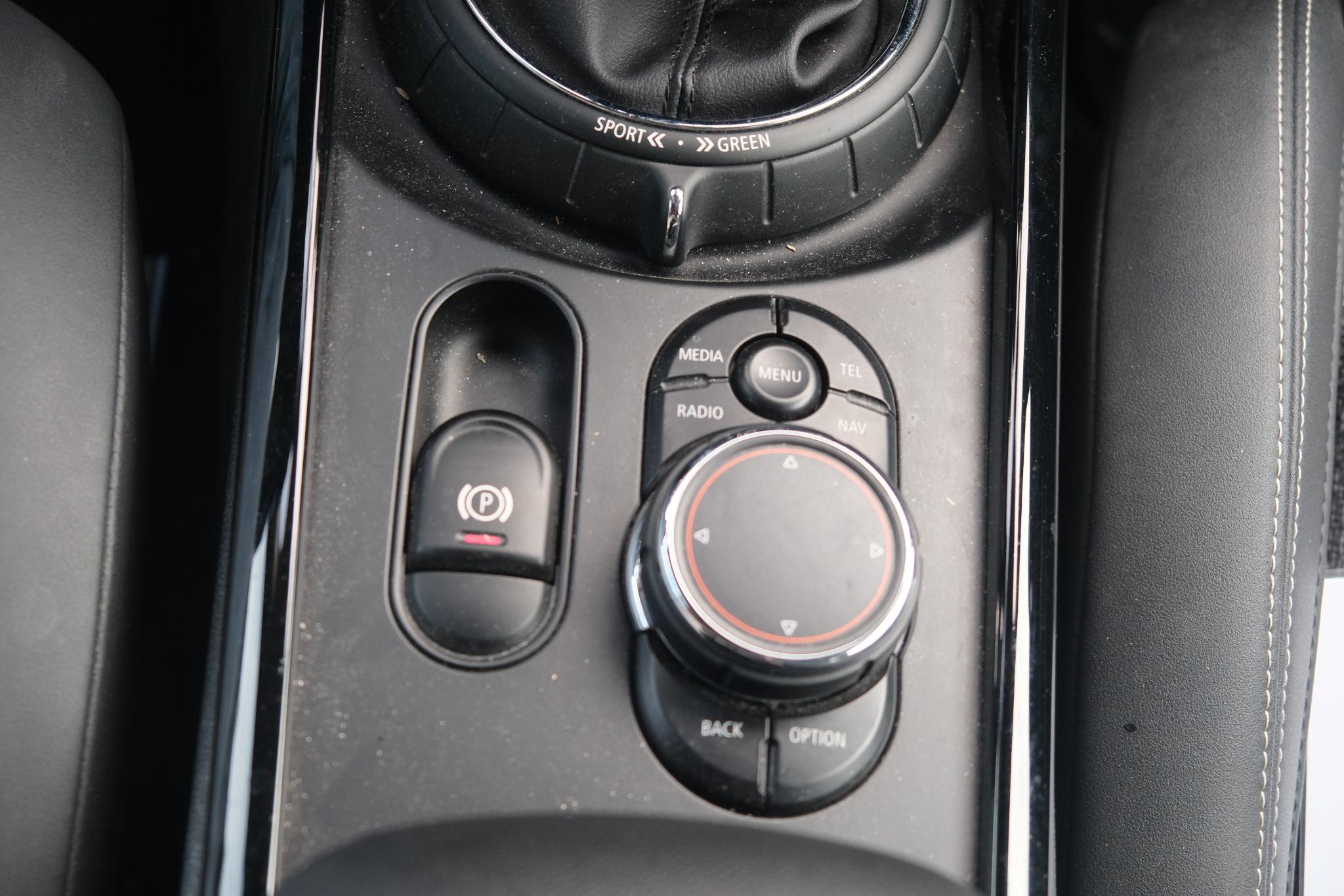 MINI Clubman 1.5 Cooper 136pk Chili Business Plus | Navi | Climate | Cruise | Keyless | PDC | Full LED afbeelding 20